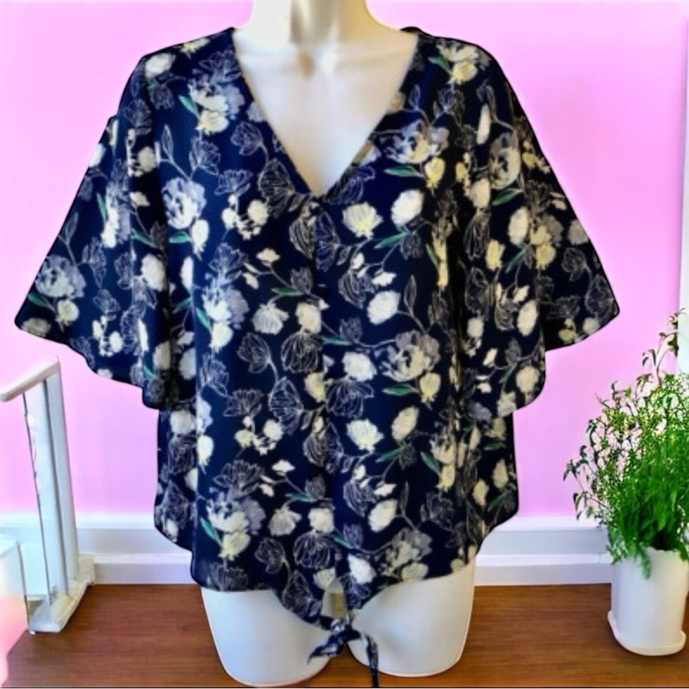 APT 9 Blouse Flutter Sleeves V-Neck Blue White Floral Keyhole Tie